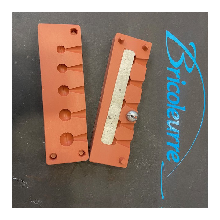 MOULE A CHEVROTINES FENDUES 11 A 46G