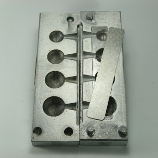 MOULE A CHEVROTINES FENDUES 60 A 150G RTV