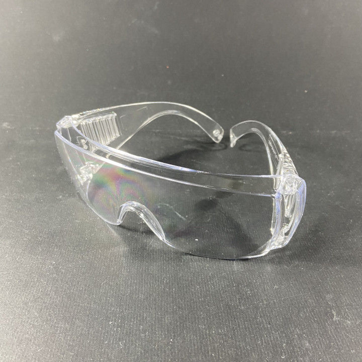PROTECTIVE GLASSES