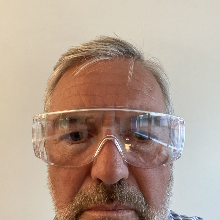 PROTECTIVE GLASSES
