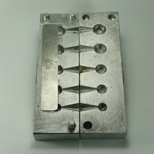 MOULE A CHEVROTINES FENDUES 11 A 46G